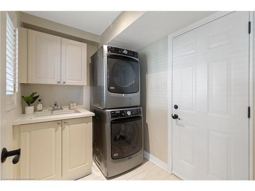 126 Brant Street, Oakville, ON - Indoor Photo Showing Laundry Room