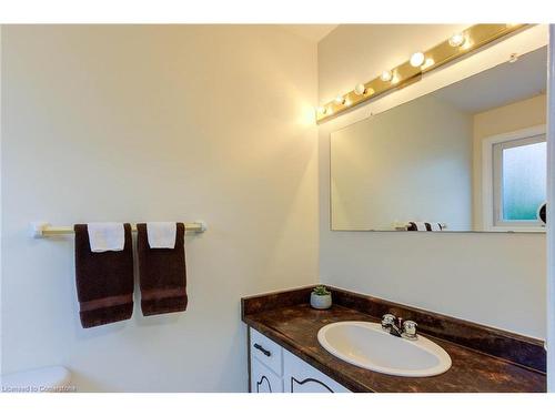 2141 Cartier Crescent, Burlington, ON - Indoor Photo Showing Bathroom