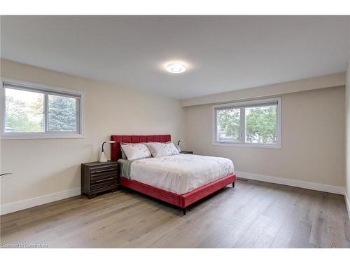 2141 Cartier Crescent, Burlington, ON - Indoor Photo Showing Bedroom