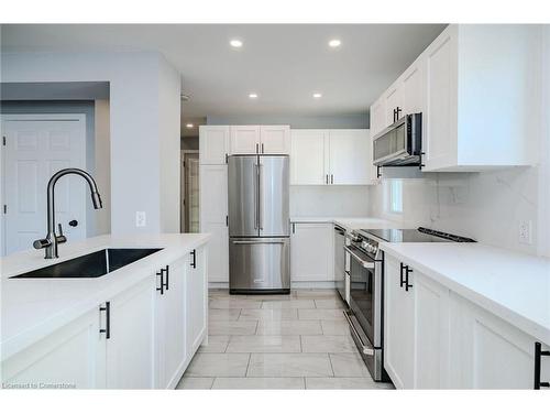 5 Lewis Street, Hamilton, ON - Indoor Photo Showing Kitchen With Upgraded Kitchen