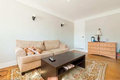 1028 Main Street W, Hamilton, ON - Indoor Photo Showing Living Room