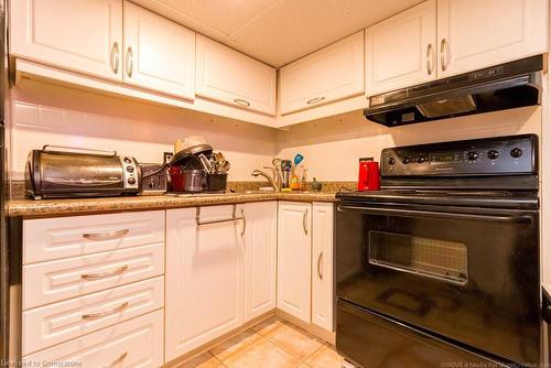 1028 Main Street W, Hamilton, ON - Indoor Photo Showing Kitchen