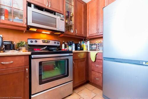 1028 Main Street W, Hamilton, ON - Indoor Photo Showing Kitchen