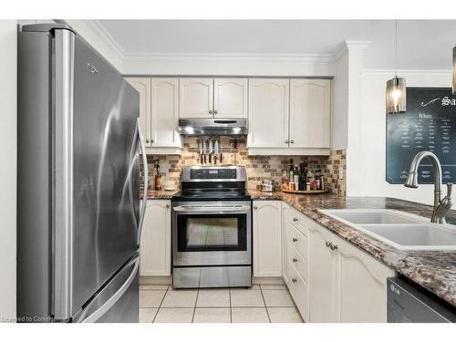 133-3333 New Street, Burlington, ON - Indoor Photo Showing Kitchen With Double Sink With Upgraded Kitchen