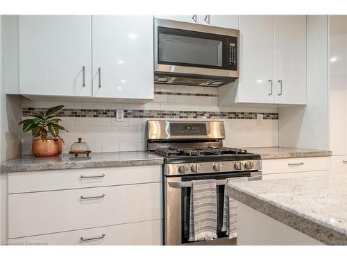 24 Roxborough Avenue, Hamilton, ON - Indoor Photo Showing Kitchen With Upgraded Kitchen