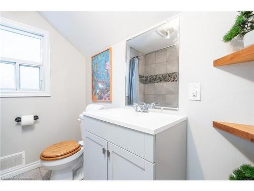 24 Roxborough Avenue, Hamilton, ON - Indoor Photo Showing Bathroom