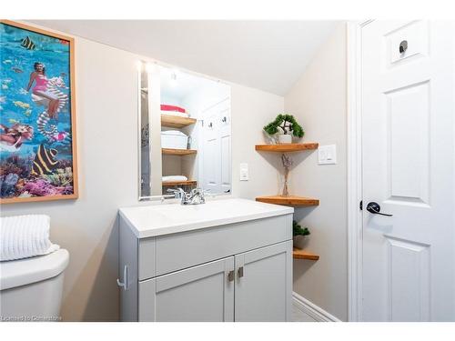 24 Roxborough Avenue, Hamilton, ON - Indoor Photo Showing Bathroom