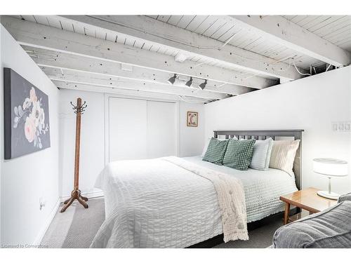 24 Roxborough Avenue, Hamilton, ON - Indoor Photo Showing Bedroom