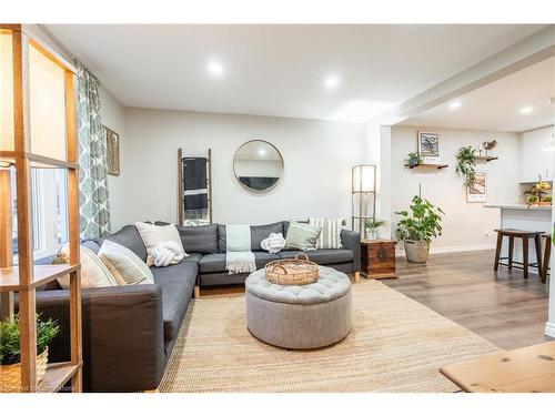 24 Roxborough Avenue, Hamilton, ON - Indoor Photo Showing Living Room