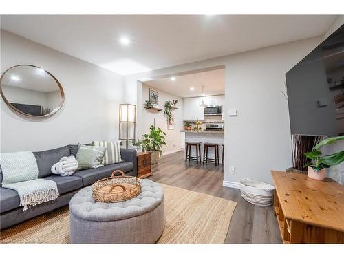 24 Roxborough Avenue, Hamilton, ON - Indoor Photo Showing Living Room