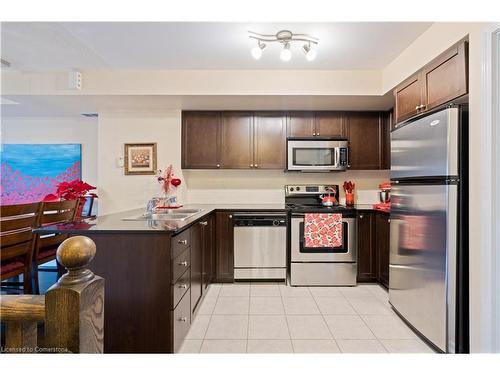 262-351 Wallace Avenue, Toronto, ON - Indoor Photo Showing Kitchen