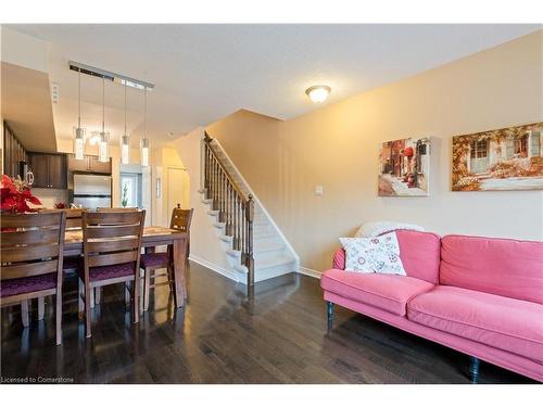 262-351 Wallace Avenue, Toronto, ON - Indoor Photo Showing Living Room