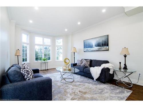 2124 Nipigon Drive, Oakville, ON - Indoor Photo Showing Living Room