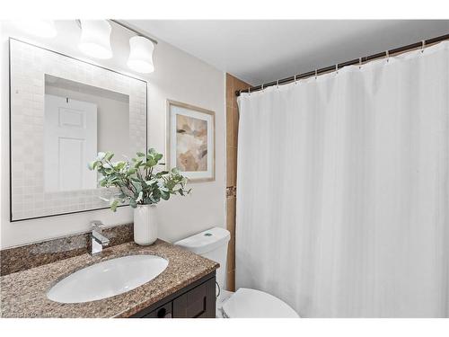 205-4140 Foxwood Drive, Burlington, ON - Indoor Photo Showing Bathroom