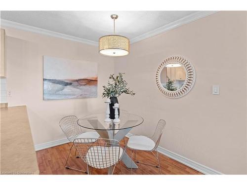 205-4140 Foxwood Drive, Burlington, ON - Indoor Photo Showing Dining Room