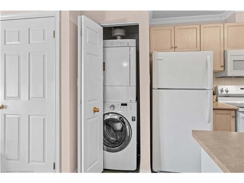 205-4140 Foxwood Drive, Burlington, ON - Indoor Photo Showing Laundry Room