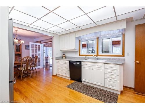 802 Millgrove Side Rd, Hamilton, ON - Indoor Photo Showing Kitchen