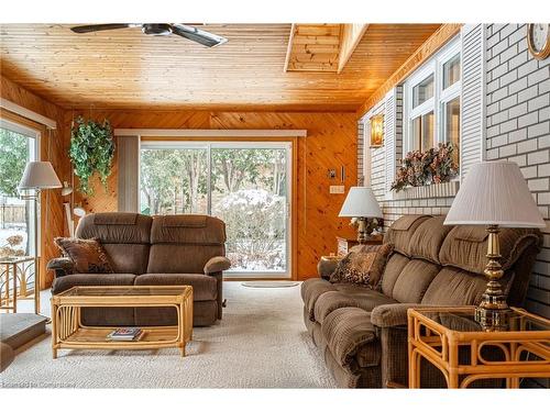 802 Millgrove Side Rd, Hamilton, ON - Indoor Photo Showing Living Room