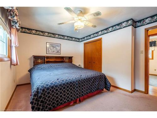 802 Millgrove Side Rd, Hamilton, ON - Indoor Photo Showing Bedroom