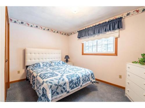 802 Millgrove Side Rd, Hamilton, ON - Indoor Photo Showing Bedroom