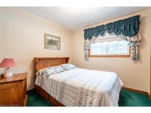 802 Millgrove Side Rd, Hamilton, ON - Indoor Photo Showing Bedroom