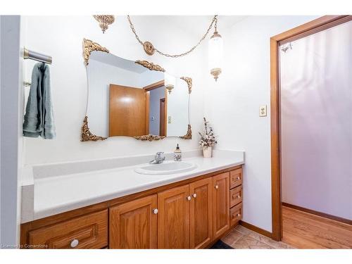 802 Millgrove Side Rd, Hamilton, ON - Indoor Photo Showing Bathroom