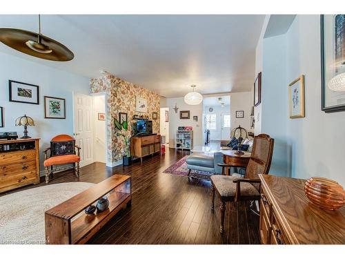 245 Wellington Street N, Hamilton, ON - Indoor Photo Showing Living Room