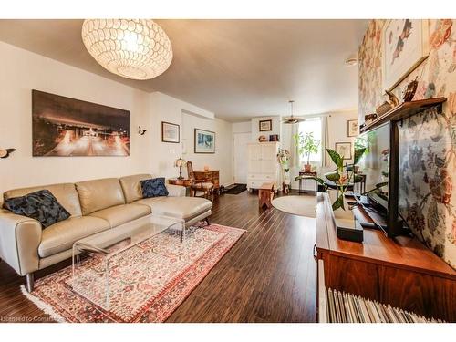 245 Wellington Street N, Hamilton, ON - Indoor Photo Showing Living Room