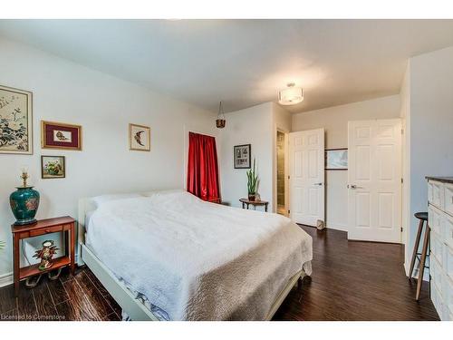 245 Wellington Street N, Hamilton, ON - Indoor Photo Showing Bedroom