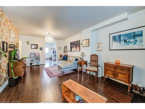 245 Wellington Street N, Hamilton, ON - Indoor Photo Showing Living Room