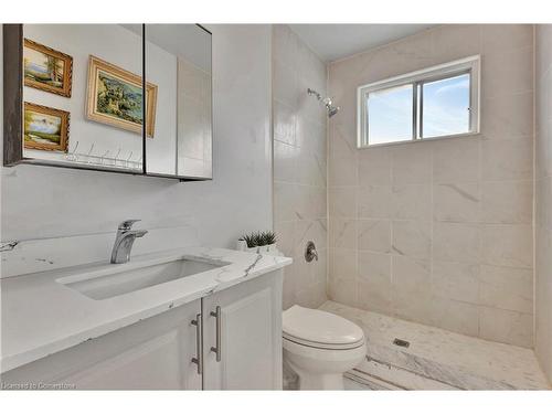 15 Mellenby Street, Stoney Creek, ON - Indoor Photo Showing Bathroom