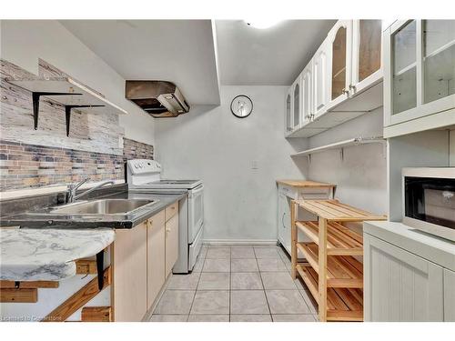 15 Mellenby Street, Stoney Creek, ON - Indoor Photo Showing Kitchen