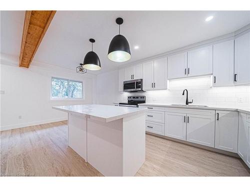 4-445 Woodview Road, Burlington, ON - Indoor Photo Showing Kitchen With Upgraded Kitchen