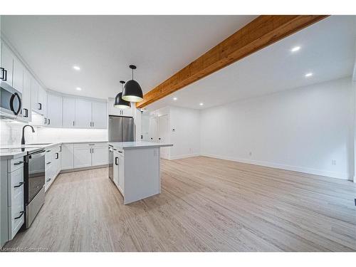 4-445 Woodview Road, Burlington, ON - Indoor Photo Showing Kitchen With Upgraded Kitchen