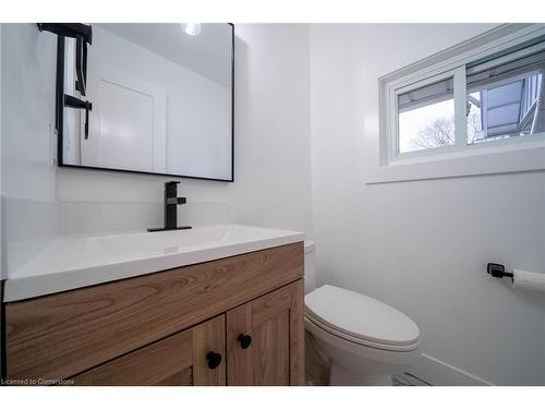 4-445 Woodview Road, Burlington, ON - Indoor Photo Showing Bathroom