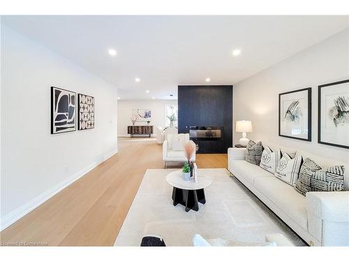 72 Auchmar Road, Hamilton, ON - Indoor Photo Showing Living Room