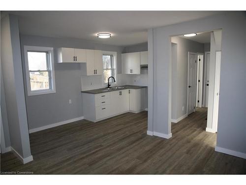 142 Elizabeth Crescent, Dunnville, ON - Indoor Photo Showing Kitchen