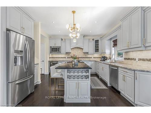 14 Tuscany Court, St. Catharines, ON - Indoor Photo Showing Kitchen With Upgraded Kitchen