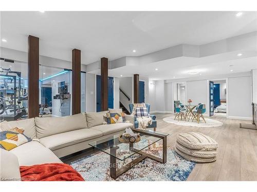 14 Tuscany Court, St. Catharines, ON - Indoor Photo Showing Living Room