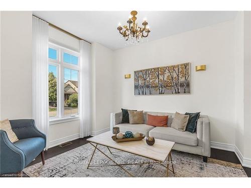 14 Tuscany Court, St. Catharines, ON - Indoor Photo Showing Living Room