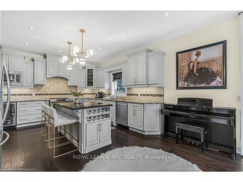 14 Tuscany Court, St. Catharines, ON - Indoor Photo Showing Kitchen With Upgraded Kitchen