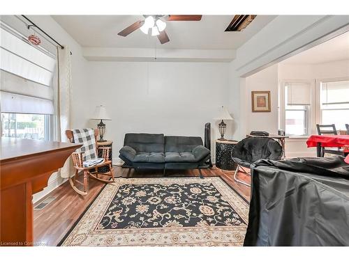 17 Albemarle Street, Hamilton, ON - Indoor Photo Showing Living Room