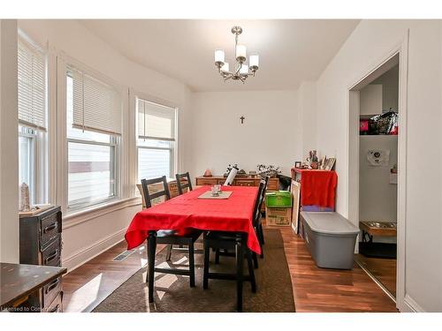 17 Albemarle Street, Hamilton, ON - Indoor Photo Showing Dining Room