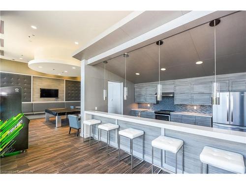 1608-2087 Fairview Street, Burlington, ON - Indoor Photo Showing Kitchen With Upgraded Kitchen