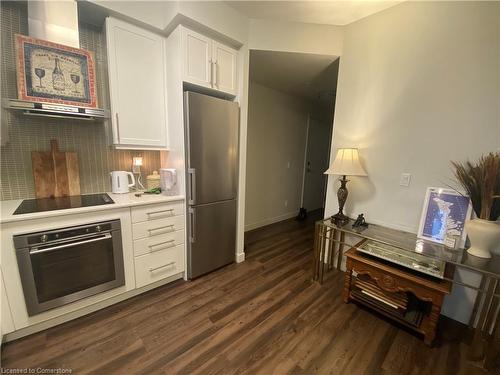 1608-2087 Fairview Street, Burlington, ON - Indoor Photo Showing Kitchen