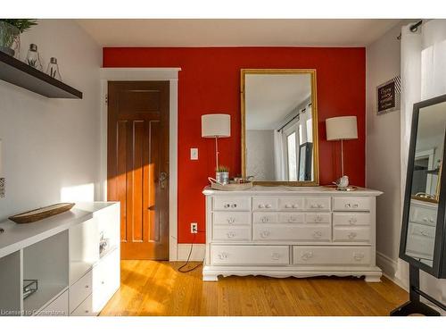 15 Connaught Avenue S, Hamilton, ON - Indoor Photo Showing Bathroom