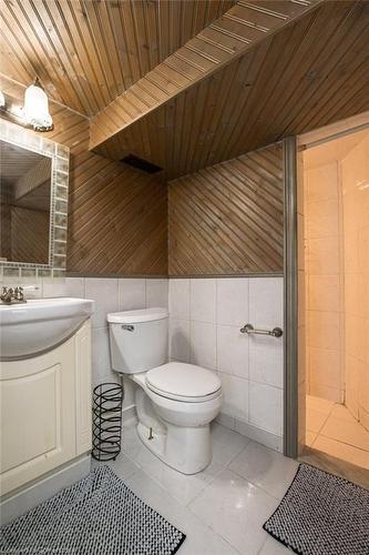 15 Connaught Avenue S, Hamilton, ON - Indoor Photo Showing Bathroom