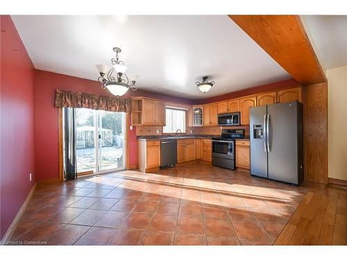 204 Picton Street E, Hamilton, ON - Indoor Photo Showing Kitchen