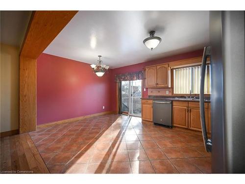 204 Picton Street E, Hamilton, ON - Indoor Photo Showing Kitchen