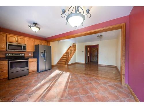 204 Picton Street E, Hamilton, ON - Indoor Photo Showing Kitchen